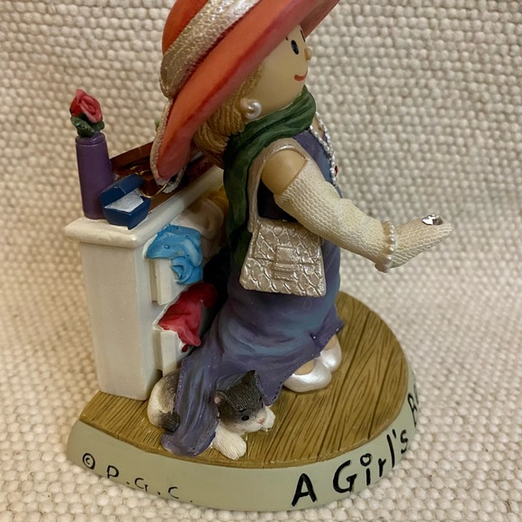 1999 “A GIRL’S BEST FRIEND” Holly Berry Figurine - Picture 3 of 7